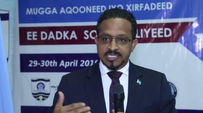 وزارة الصحة الصومالية، ترد وزير الإعلام، وتصف تصريحاته حول كورونا بأنها بعيدة عن الحقائق