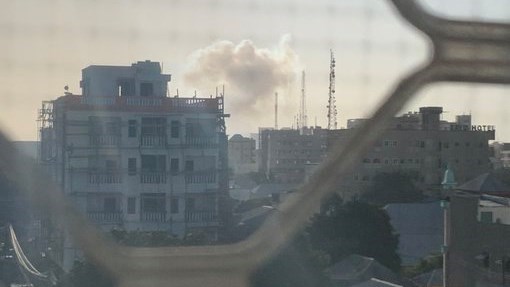 حركة الشباب تهاجم فندقا بوسط العاصمة مقديشو