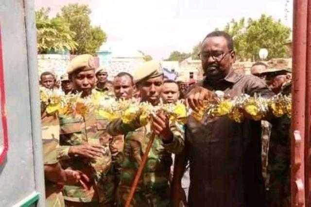 نائب رئيس ولاية هشربيلي يضع حجر الاساس لقاعدة عسكرية فدرالية