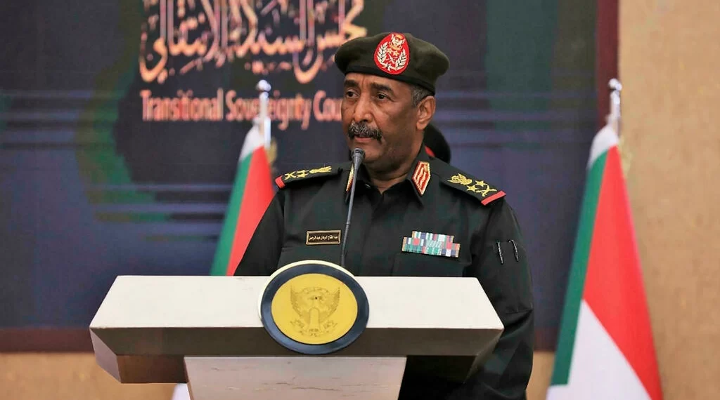 السودان: أنصار الجيش يتظاهرون أمام مقر بعثة الأمم المتحدة ضد “التدخلات الأجنبية”