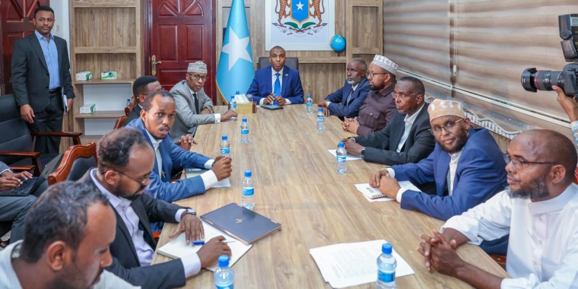 رئيس الوزراء يشارك في اتفاقية دمج ثلاث شركات كهرباء بمقديشو