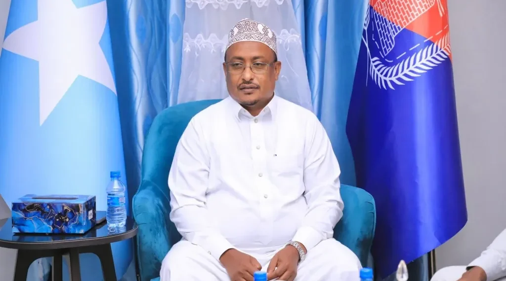 دلالات إعادة تعيين السيد “مونغاب” لإدارة محافظة بنادر
