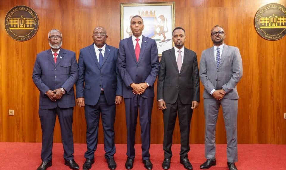 الحكومة الصومالية تطلق المرحلة الأولى من محاسبة الوزراء ضمن خطة ” المصلحة الوطنية “