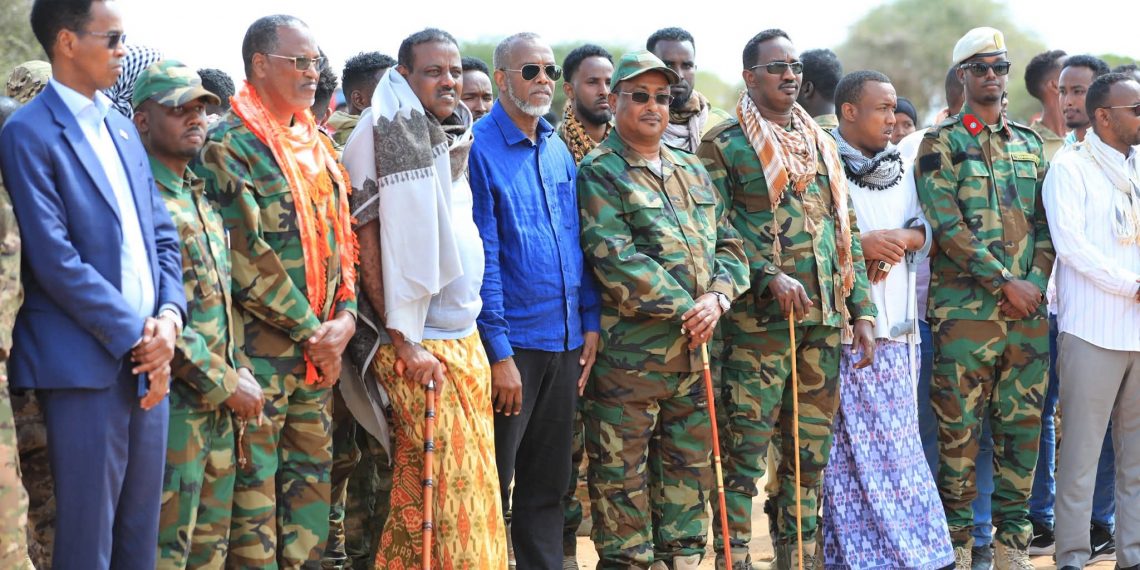 رئيس إدارة إقليم بنادر يثني على مقاتلي “المعاويسلي” في قرية كورشالي بمحافظة شبيلي الوسطى