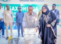 رئيس إدارة إقليم بنادر،وعمدة بلدية مقديشو يضع حجر الأساس لإعادة بناء مقر مديرية شنغاني التاريخية