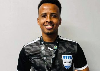 من مقديشو إلى تشيلي.. الحكم الصومالي عمر أرتان يصنع التاريخ في كأس العالم للشباب 🌍🇸🇴