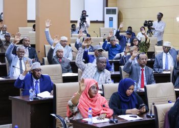 مجلس الشيوخ الصومالي يقر قانوني “النازحين داخلياً” و”المساعدة القانونية الفيدرالية”