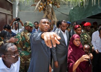 رئيس الوزراء الصومالي حمزة عبدي بري يتفقد مركز مديرية هدن لخدمات بطاقة الهوية الوطنية،ويوجه بتسريع وتسهيل إجراءات إصدارها