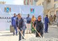 رئيس الوزراء الصومالي حمزة عبدي بري يضع حجر الأساس لطريق جديد في مديرية ودجر بالعاصمة مقديشو