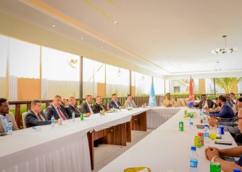 رئيس إدارة إقليم بنادر وعمدة بلدية مقديشو يقيم مأدبة غداء تكريمية لوفد رفيع المستوى من جمهورية العراق الشقيقة