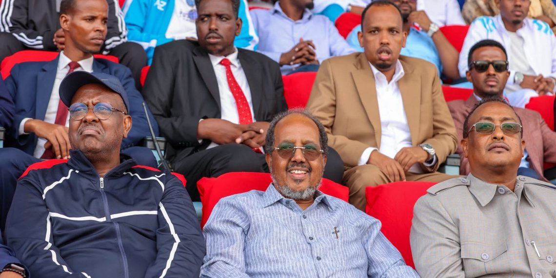 الرئيس الصومالي حسن شيخ محمود: “شاركوا في الانتخابات المقبلة كما شاركتم في نهائي كأس المديريات بحماس ووحدة