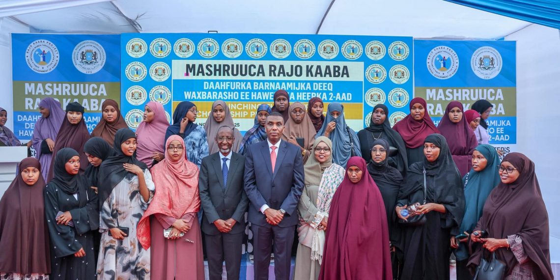 رئيس الوزراء الصومالي حمزة عبدي بري يدشّن مشروع “رَجَو كَاب” الوطني لدعم تعليم، وتمكين الفتيات الصوماليات