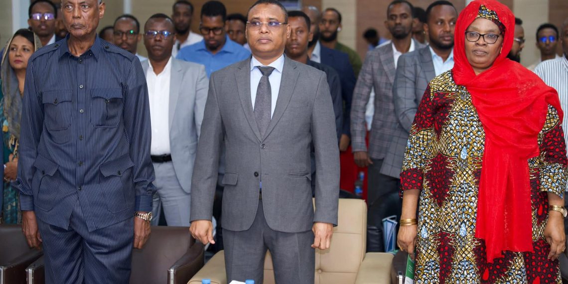 النائب الثاني لرئيس وزراء الصومال يشارك في توقيع مشروع لتعزيز التنمية الاقتصادية والاجتماعية للشباب