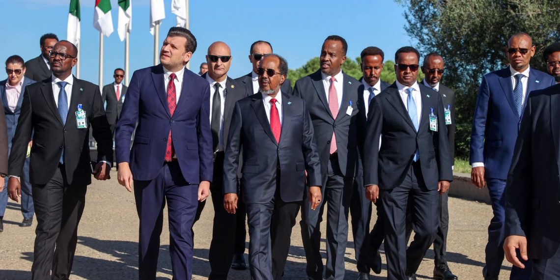 الرئيس حسن شيخ محمود يزور مصانع ومؤسسات وطنية في الجزائر