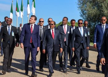 الرئيس حسن شيخ محمود يزور مصانع ومؤسسات وطنية في الجزائر