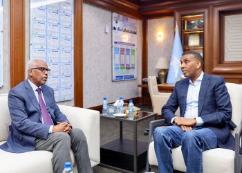 رئيس الوزراء الصومالي يبحث مع سفير دولة جيبوتي تعزيز التعاون الأمني والاقتصادي بين البلدين