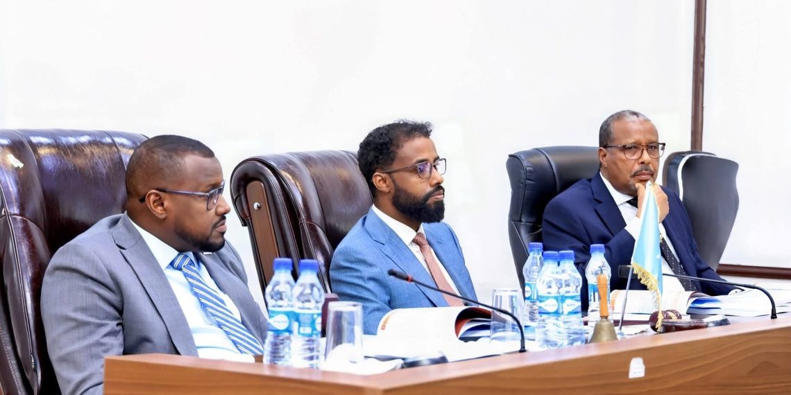 البرلمان الصومالي يختتم مناقشة الفصل الرابع من الدستور المؤقت ويشرع في بحث الفصل الخامس مقديشو –