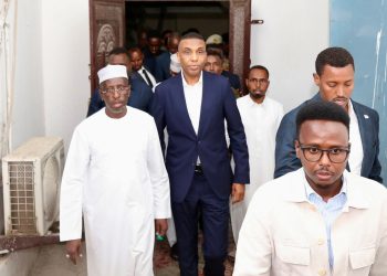 رئيس الوزراء الصومالي يزور الرئيس السابق شريف شيخ أحمد قبيل انطلاق الحوار السياسي مقديشو